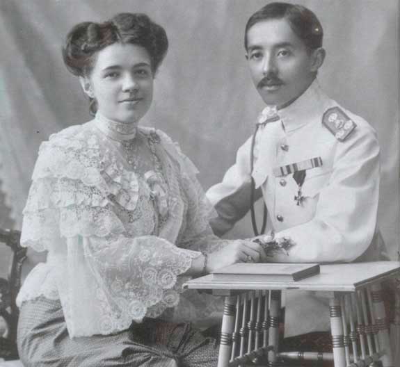 princ-Chakrapong-i-Ekaterina-Desnickaya